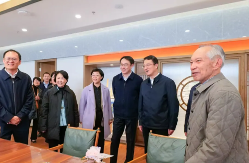 國家醫(yī)保局局長章軻赴江蘇省調(diào)研醫(yī)療保障工作